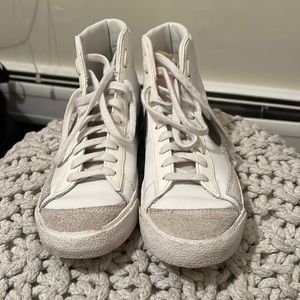 Selling nike blazers